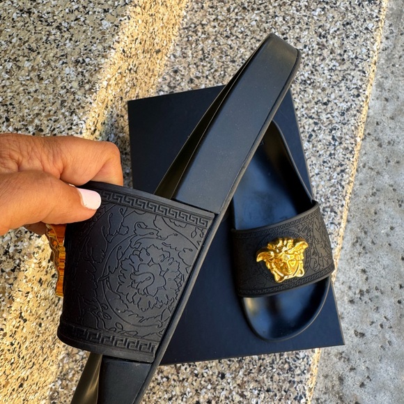 Versace Medusa Slides🛍 - Picture 7 of 10
